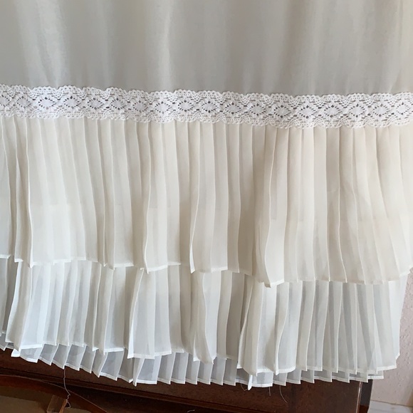 Lacey, flirty Top - Picture 6 of 7